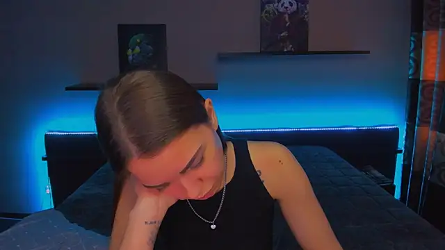 Snapshot of AlexaBarkley chatting on February 12, 6:19 am AlexaBarkley online show from February 12, 6:19 am