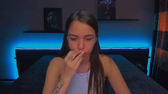 Snapshot of AlexaBarkley chatting on February 18, 6:37 am AlexaBarkley online show from February 18, 6:37 am