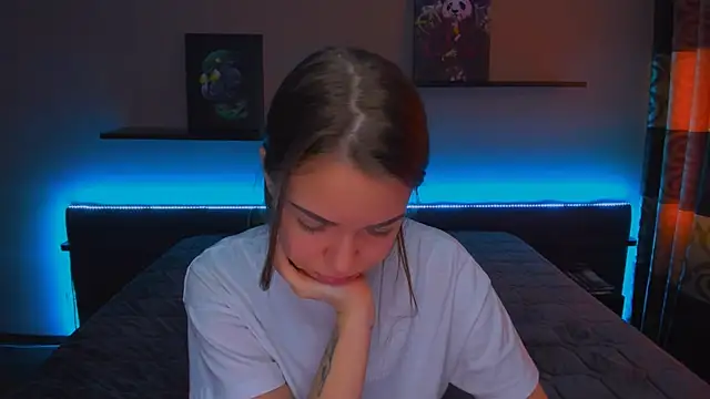 Snapshot of AlexaBarkley chatting on February 19, 3:17 am AlexaBarkley online show from February 19, 3:17 am