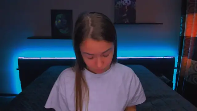 Snapshot of AlexaBarkley chatting on February 19, 6:22 am AlexaBarkley online show from February 19, 6:22 am