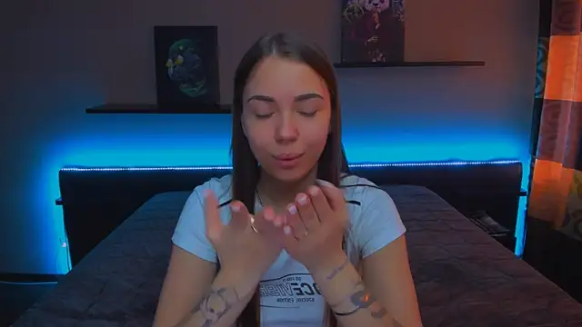 Snapshot of AlexaBarkley chatting on February 21, 3:23 am AlexaBarkley online show from February 21, 3:23 am