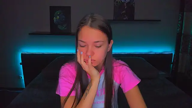 Snapshot of AlexaBarkley chatting on October 31, 12:11 am AlexaBarkley online show from October 31, 12:11 am