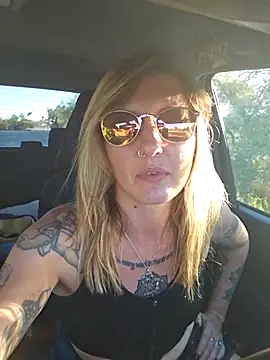 SheIsSomething online show from December 1, 11:21 pm