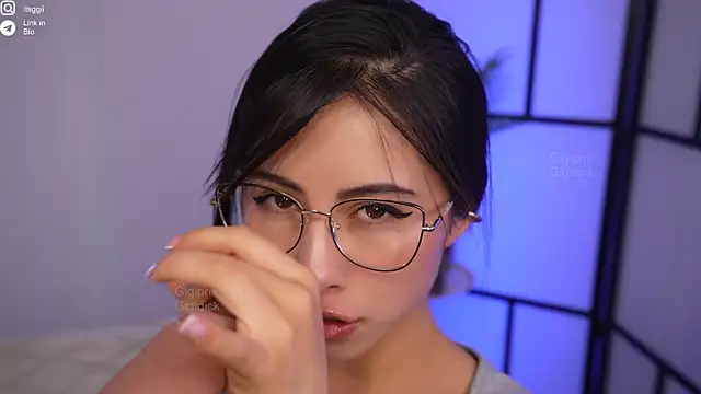 Snapshot of Gigi_ohlala chatting on November 15, 12:52 am Gigi ohlala online show from November 15, 12:52 am