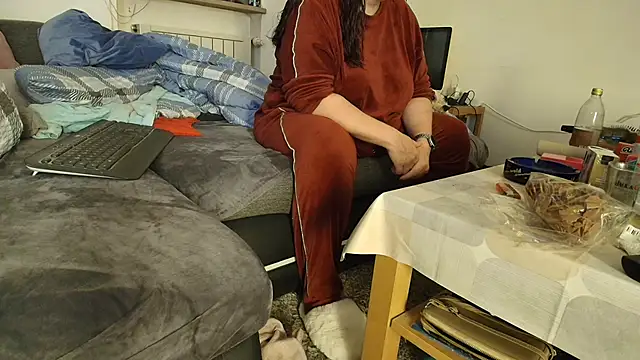 Snapshot of HotBiPaar chatting on December 16, 12:48 am HotBiPaar online show from December 16, 12:48 am