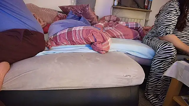 Snapshot of HotBiPaar chatting on March 13, 9:48 pm HotBiPaar online show from March 13, 9:48 pm