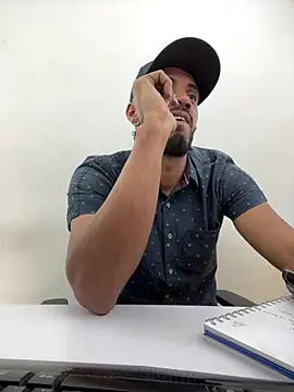 Snapshot of steven_smith05 chatting on March 22, 7:15 am steven smith05 online show from March 22, 7:15 am