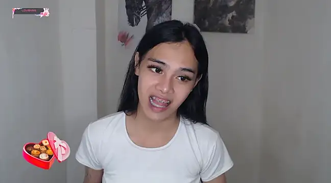 shecutie69 online show from December 18, 8:57 pm