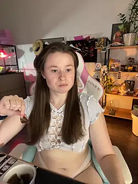 sweetest pie online show from June 16, 8:00 pm