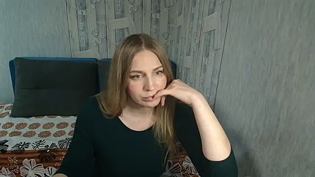 Pilly green  online show from November 8, 8:14 am