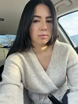 clairewntr online show from February 1, 9:08 am