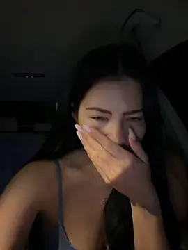 clairewntr online show from April 8, 8:20 pm