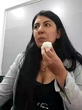 aisha latina online show from February 21, 1:33 pm