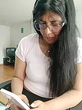 aisha latina online show from November 20, 3:12 pm