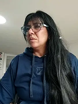 aisha latina online show from December 4, 2:26 pm