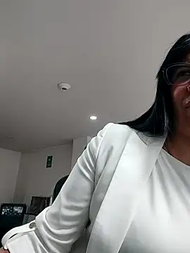 aisha latina online show from April 13, 3:17 pm