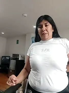 Snapshot of aisha_latina chatting on May 25, 3:51 pm aisha latina online show from May 25, 3:51 pm