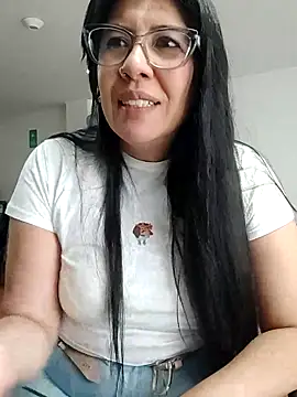Snapshot of aisha_latina chatting on June 12, 4:17 pm aisha latina online show from June 12, 4:17 pm