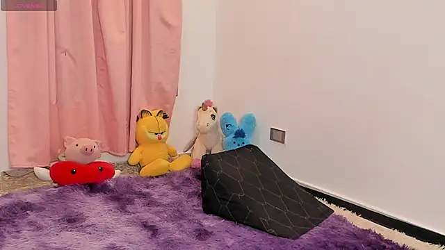 SophieRossi online show from April 8, 12:32 am