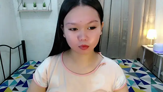 Snapshot of Vivorey_Leighn chatting on September 18, 4:36 am Vivorey Leighn online show from September 18, 4:36 am