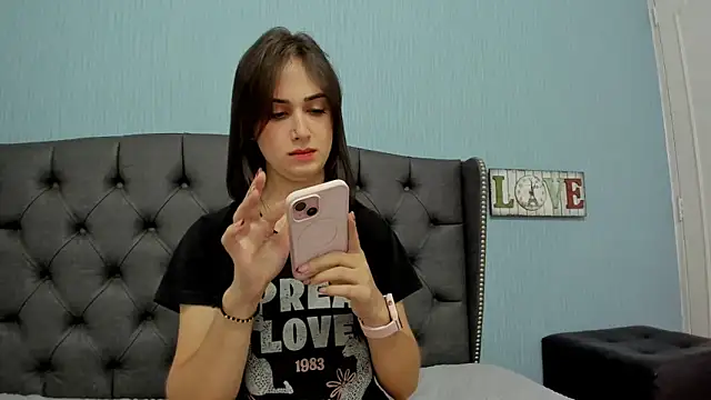 Snapshot of AndreaStivens chatting on March 12, 6:33 pm AndreaStivens online show from March 12, 6:33 pm