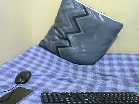 Snapshot of castistee chatting on November 3, 5:25 pm castistee online show from November 3, 5:25 pm