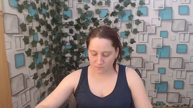 Snapshot of JosieJun_ chatting on March 14, 12:43 am JosieJun online show from March 14, 12:43 am