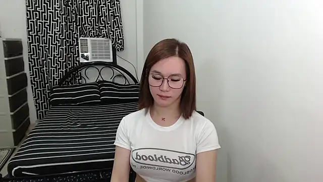 Snapshot of AmazingLuchie chatting on March 5, 5:40 am AmazingLuchie online show from March 5, 5:40 am