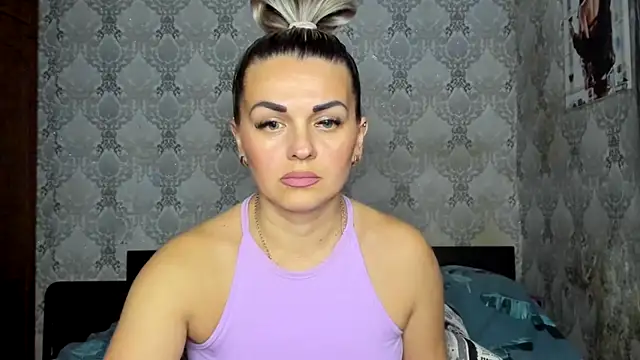 Snapshot of NicoletMoore chatting on December 15, 8:13 pm NicoletMoore online show from December 15, 8:13 pm