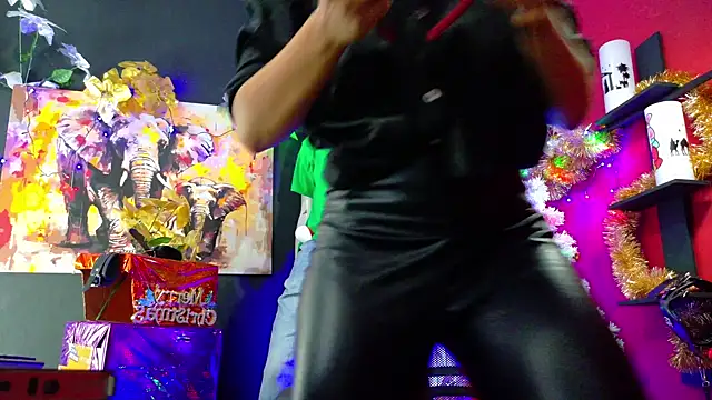 Snapshot of MistressSlut1 chatting on December 28, 11:09 am MistressSlut1 online show from December 28, 11:09 am