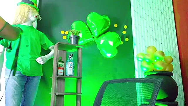 Snapshot of MistressSlut1 chatting on March 17, 11:10 am MistressSlut1 online show from March 17, 11:10 am