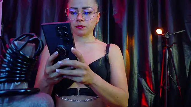 Snapshot of MistressSlut1 chatting on October 8, 11:19 am MistressSlut1 online show from October 8, 11:19 am