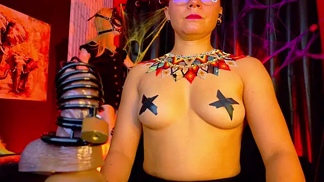 Snapshot of MistressSlut1 chatting on October 21, 11:22 am MistressSlut1 online show from October 21, 11:22 am