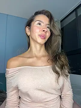 Snapshot of RouseColins chatting on December 18, 12:21 am RouseColins online show from December 18, 12:21 am