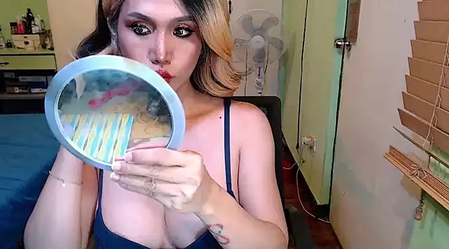 Ezradeliciosa online show from February 20, 7:01 am