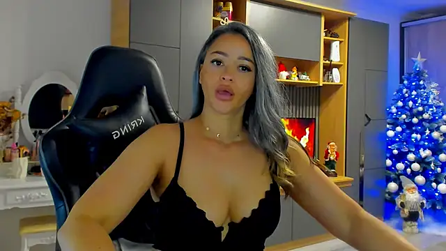 Snapshot of Claire95_ chatting on December 5, 5:49 am Claire95 online show from December 5, 5:49 am