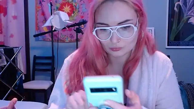 Snapshot of JenniferGwen chatting on February 6, 4:31 am JenniferGwen online show from February 6, 4:31 am