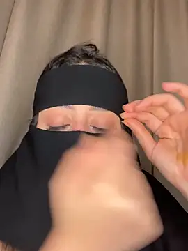 Snapshot of arabiaAna chatting on December 21, 10:28 pm arabiaAna online show from December 21, 10:28 pm