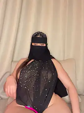 Snapshot of arabiaAna chatting on December 22, 11:35 pm arabiaAna online show from December 22, 11:35 pm