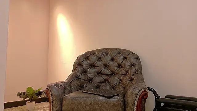 Snapshot of niky_smit chatting on March 8, 11:37 am niky smit online show from March 8, 11:37 am
