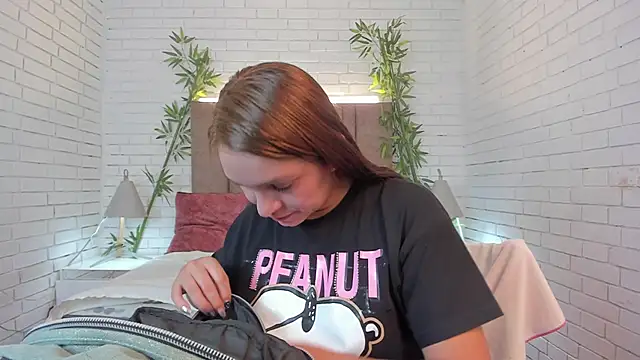 miataylorr1 online show from January 13, 6:38 pm