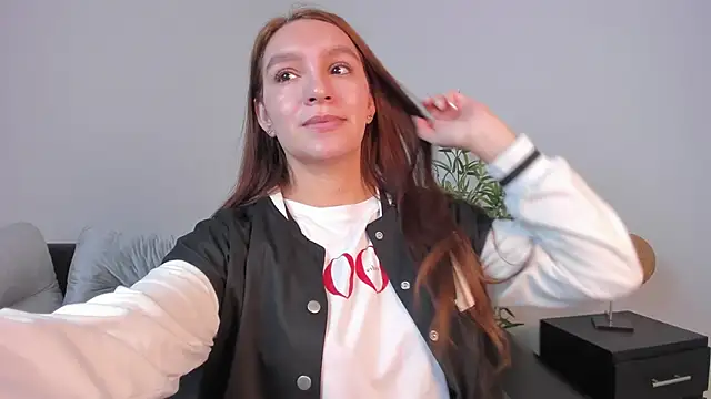 miataylorr1 online show from February 26, 12:14 pm