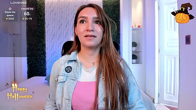 miataylorr1 online show from October 31, 12:17 pm