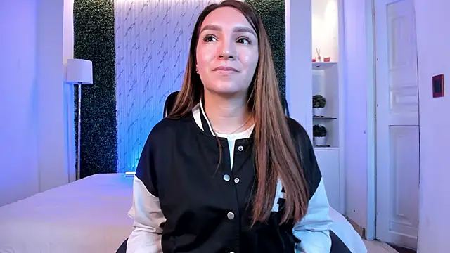 miataylorr1 online show from December 19, 11:39 am