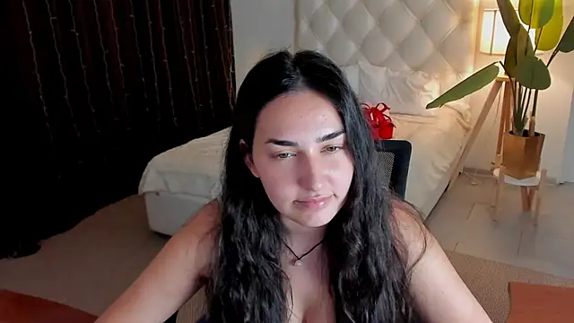 Snapshot of CeceliaJohnson chatting on July 7, 6:47 am CeceliaJohnson online show from July 7, 6:47 am