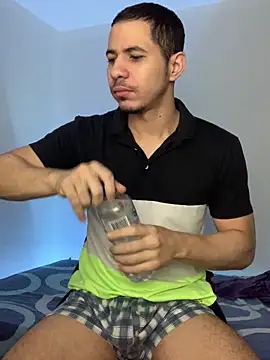 Snapshot of steven_clain chatting on December 12, 8:25 am steven clain online show from December 12, 8:25 am