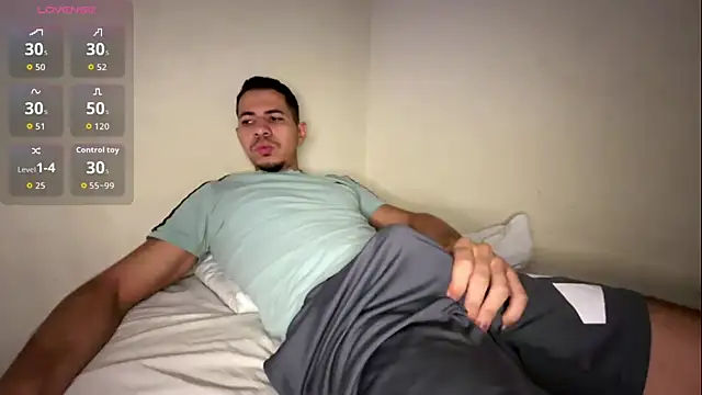 Snapshot of steven_clain chatting on October 5, 11:08 am steven clain online show from October 5, 11:08 am