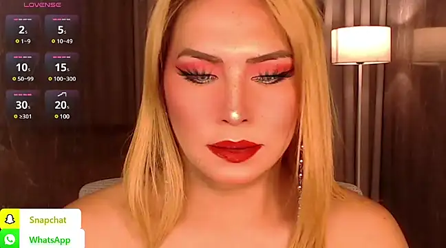 QUEEN GIAMOORE69 online show from January 31, 10:21 pm