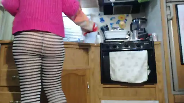 sexyinpantyhose online show from December 7, 8:44 am