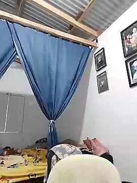 lickmepussy21 online show from December 15, 11:42 pm